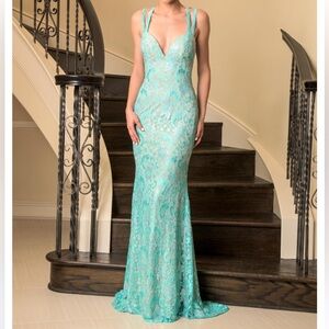NWT Vienna prom dress 8139 sz 2, as is